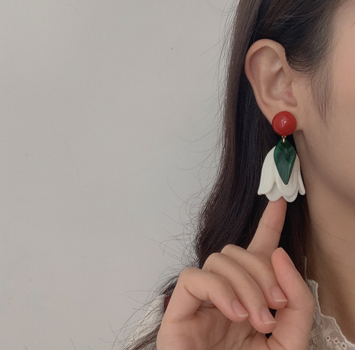 Retro hit color tulip art earrings